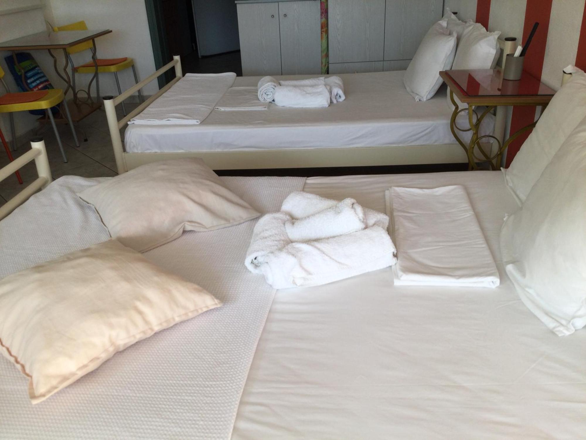 Maria'S Roomstudios Apartments Flats To Let Seaside Heart City Chantzara Spyropoulos 伊古迈尼察 外观 照片