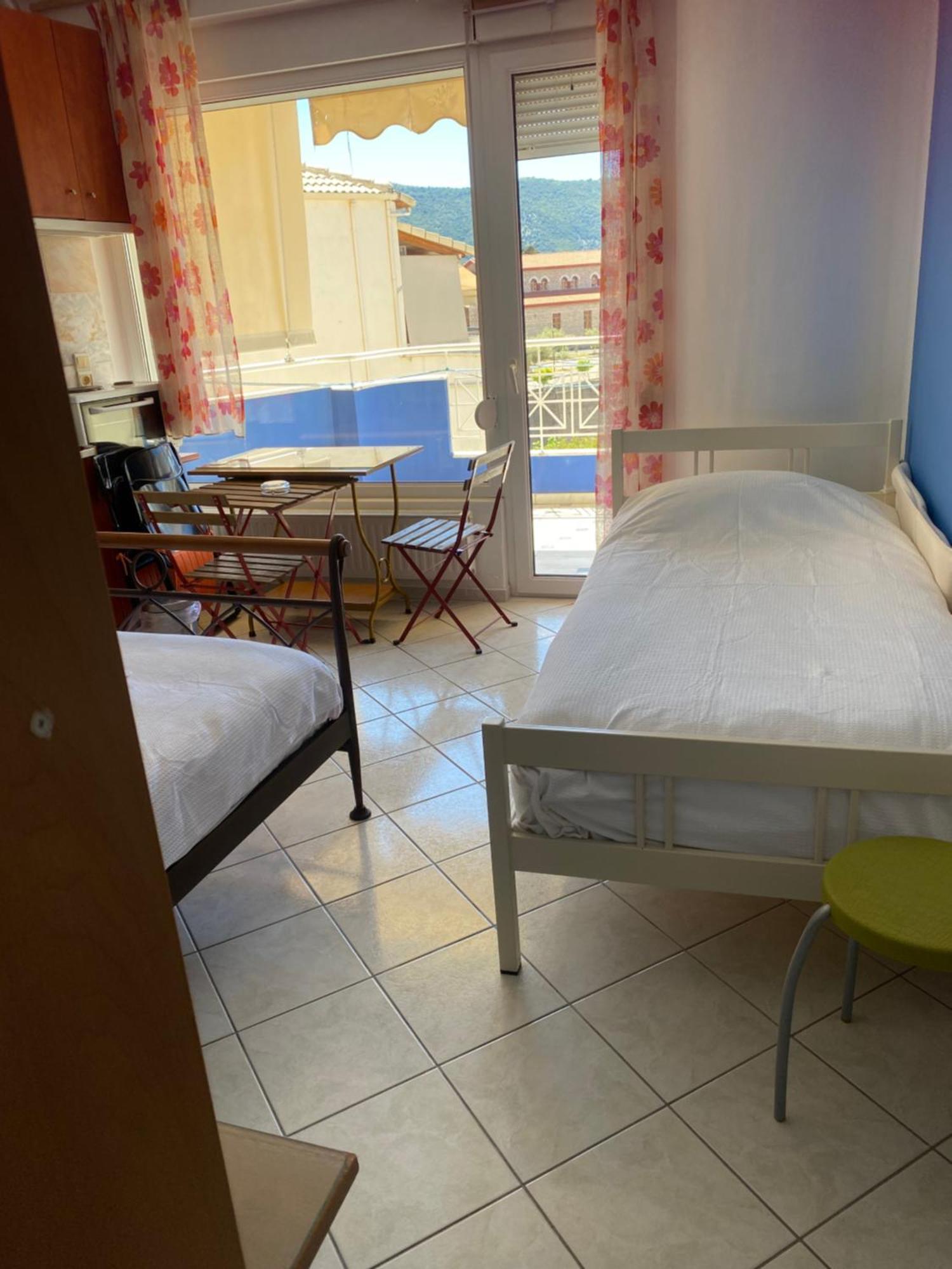 Maria'S Rooms Chantzara Spyropoulos Flats To Let-City Center 伊古迈尼察 外观 照片